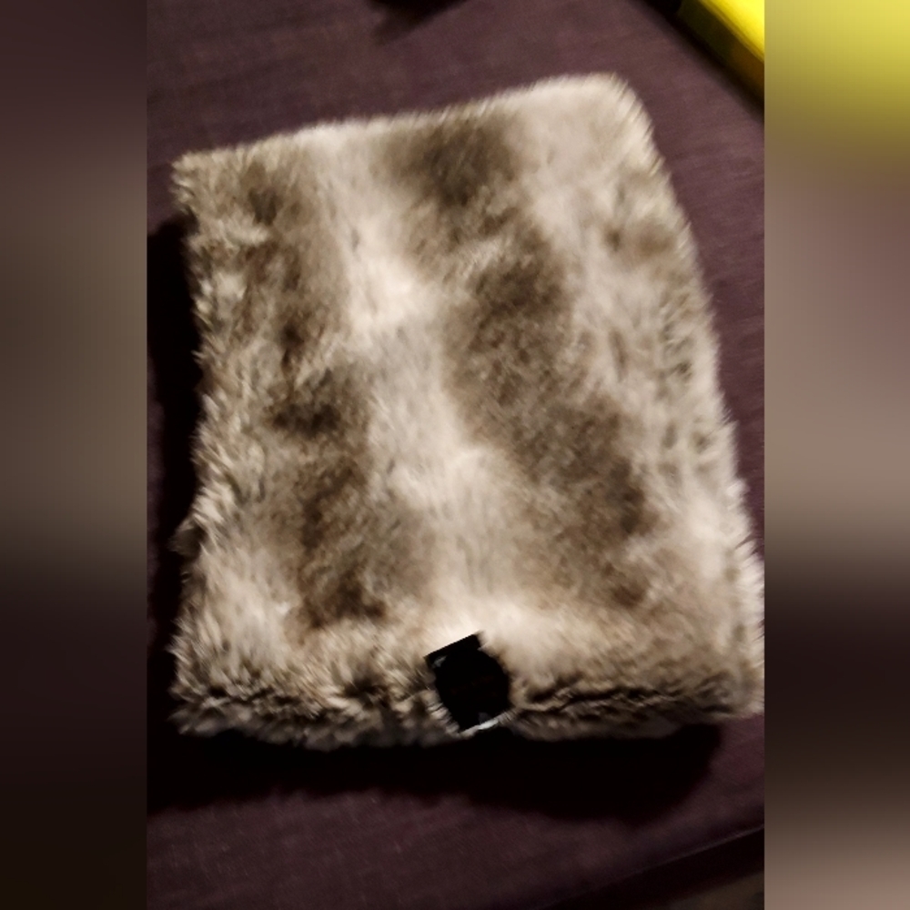 ACCESSORIZE Faux Fur New